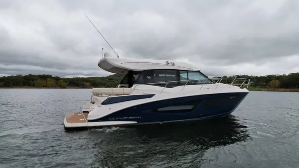 2020 Regal 42 Grande Coupe-5