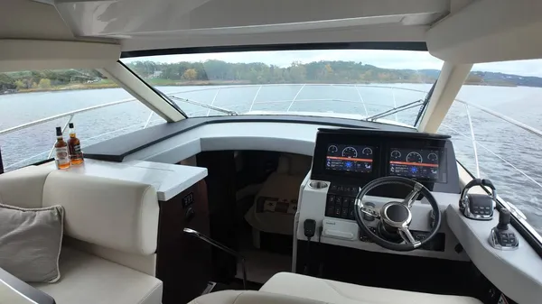 2020 Regal 42 Grande Coupe-23