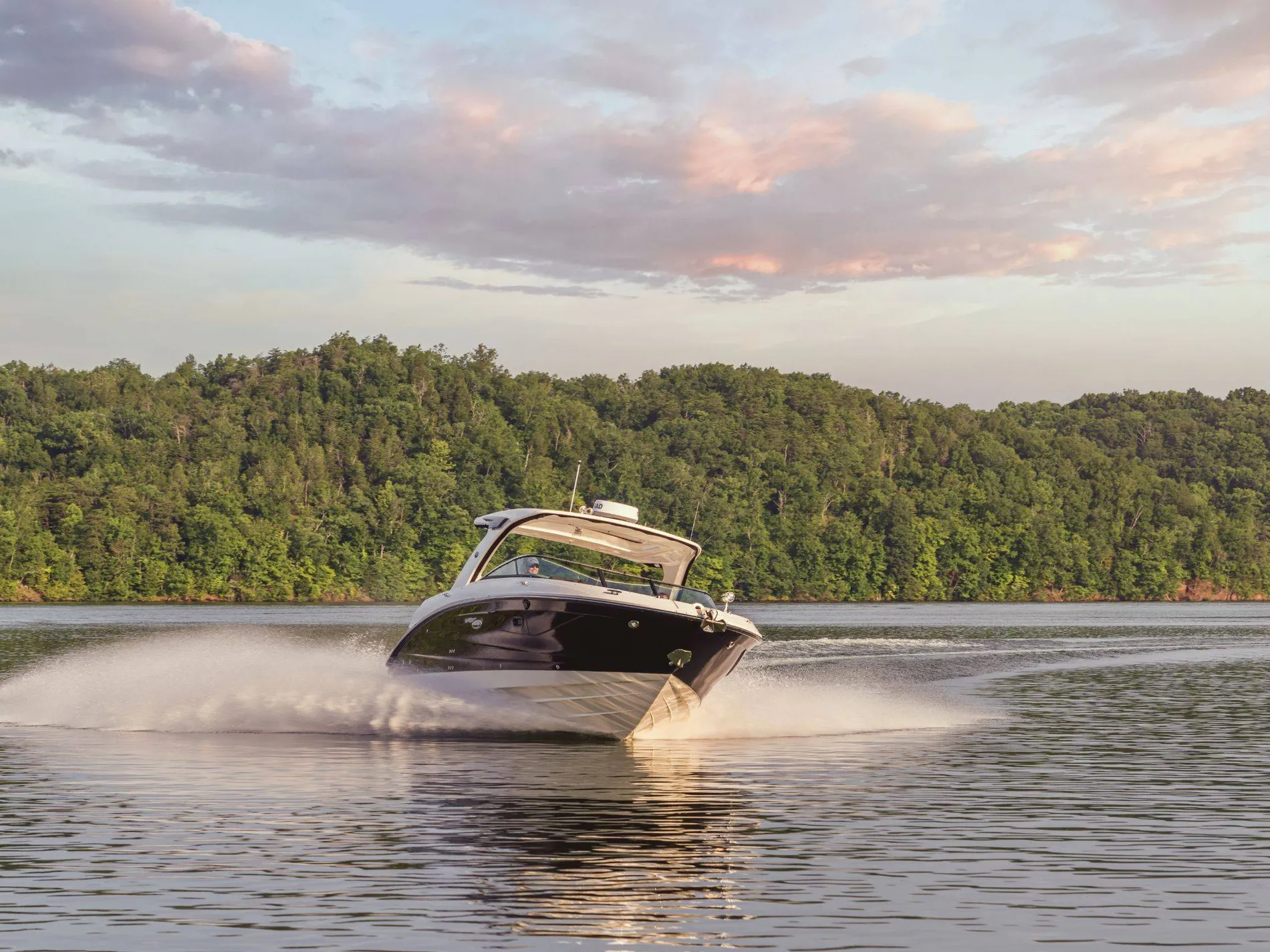 New 2027 Sea ray SLX 350 OB for Sale | Vancouver, BC | M&P Yacht Centre | 6902596d998a2f2cf206dc0e