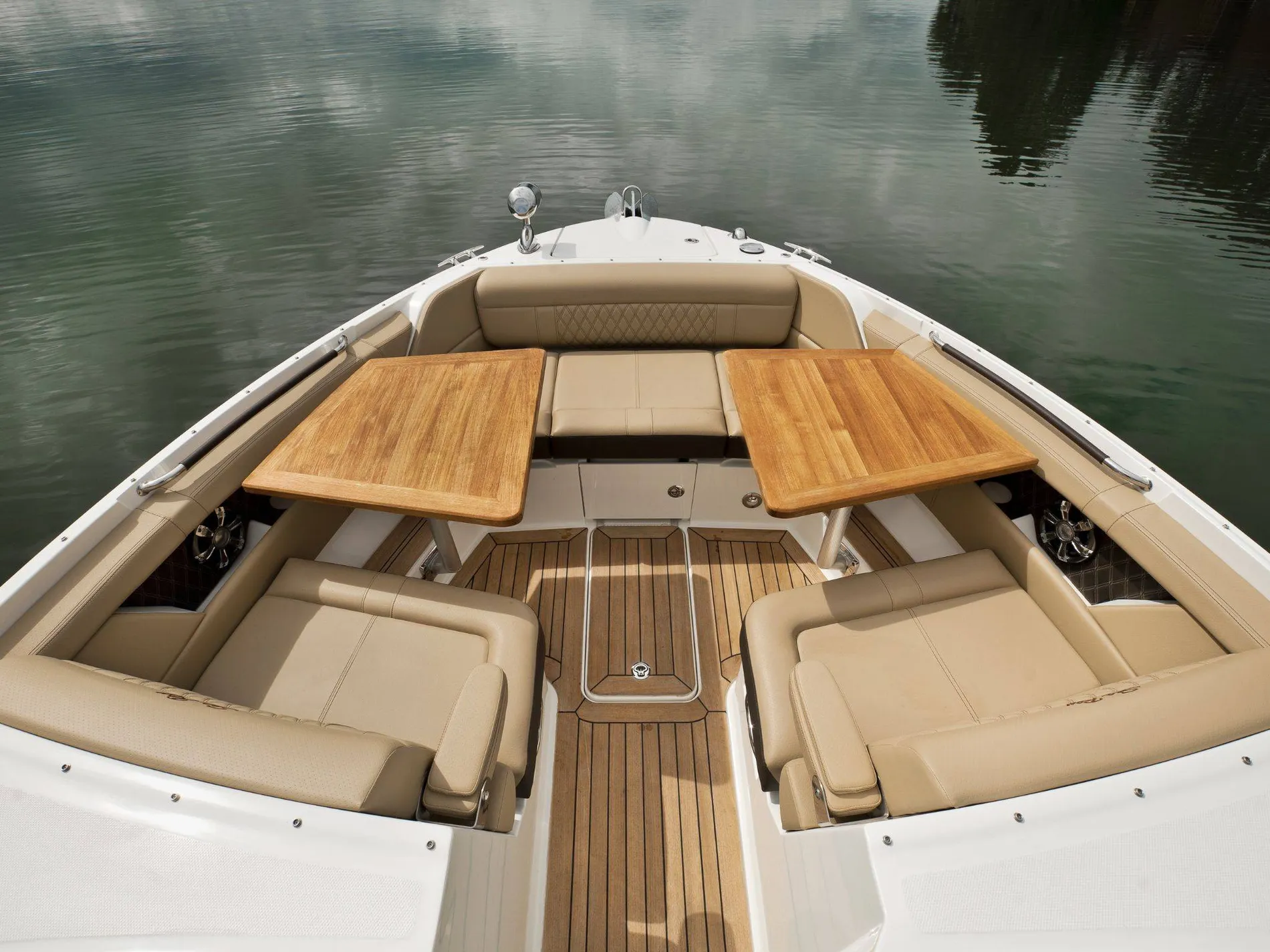 New 2027 Sea ray SLX 350 OB for Sale | Vancouver, BC | M&P Yacht Centre | 6902596d998a2f2cf206dc0e