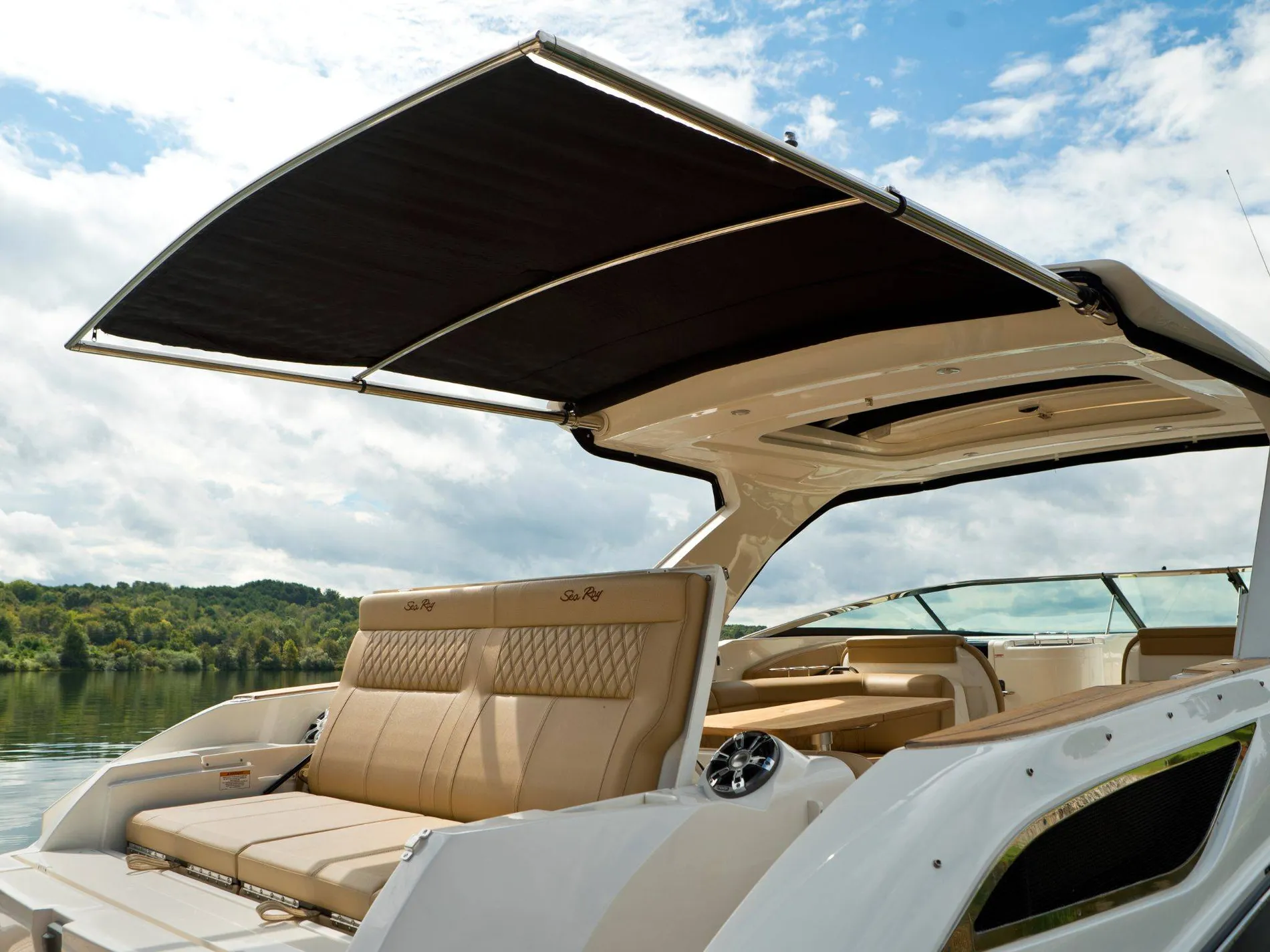 New 2027 Sea ray SLX 350 OB for Sale | Vancouver, BC | M&P Yacht Centre | 6902596d998a2f2cf206dc0e