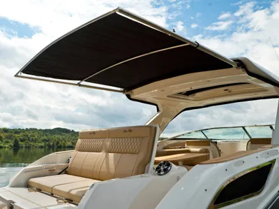 New 2027 Sea ray SLX 350 OB for Sale | Vancouver, BC | M&P Yacht Centre | 6902596d998a2f2cf206dc0e