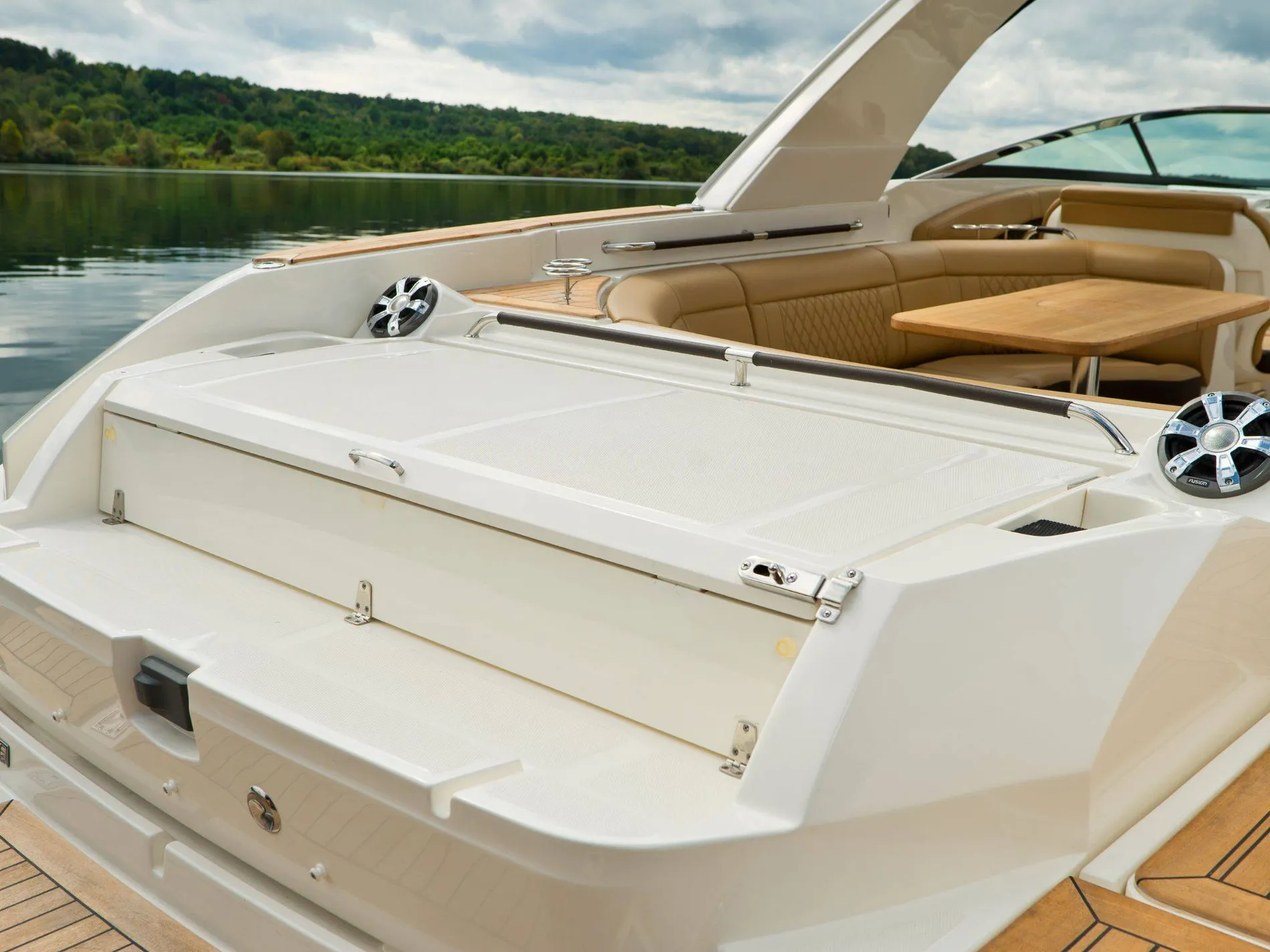 New 2027 Sea ray SLX 350 OB for Sale | Vancouver, BC | M&P Yacht Centre | 6902596d998a2f2cf206dc0e