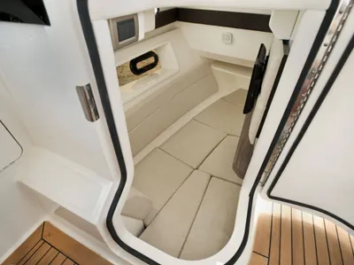 New 2027 Sea ray SLX 350 OB for Sale | Vancouver, BC | M&P Yacht Centre | 6902596d998a2f2cf206dc0e