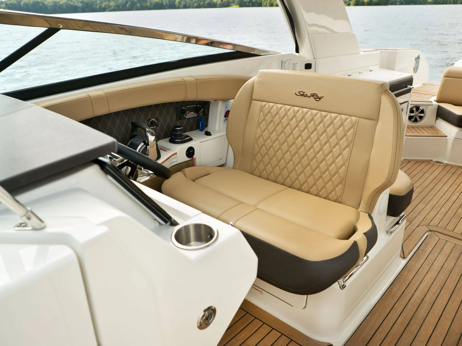 New 2027 Sea ray SLX 350 OB for Sale | Vancouver, BC | M&P Yacht Centre | 6902596d998a2f2cf206dc0e