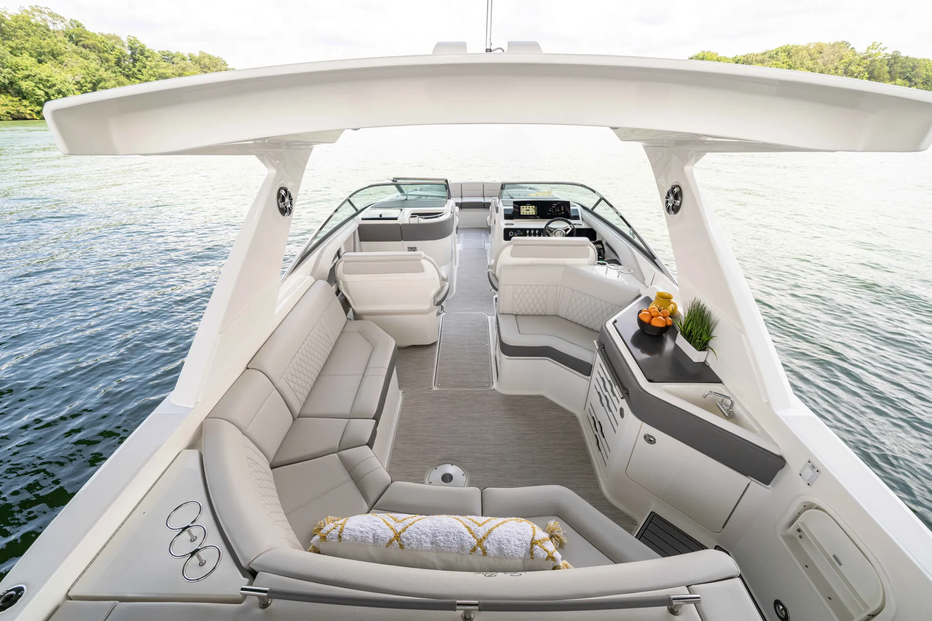 New 2027 Sea ray SLX 310 OB for Sale | Vancouver, BC | M&P Yacht Centre | 690259a5564df747b4034f89