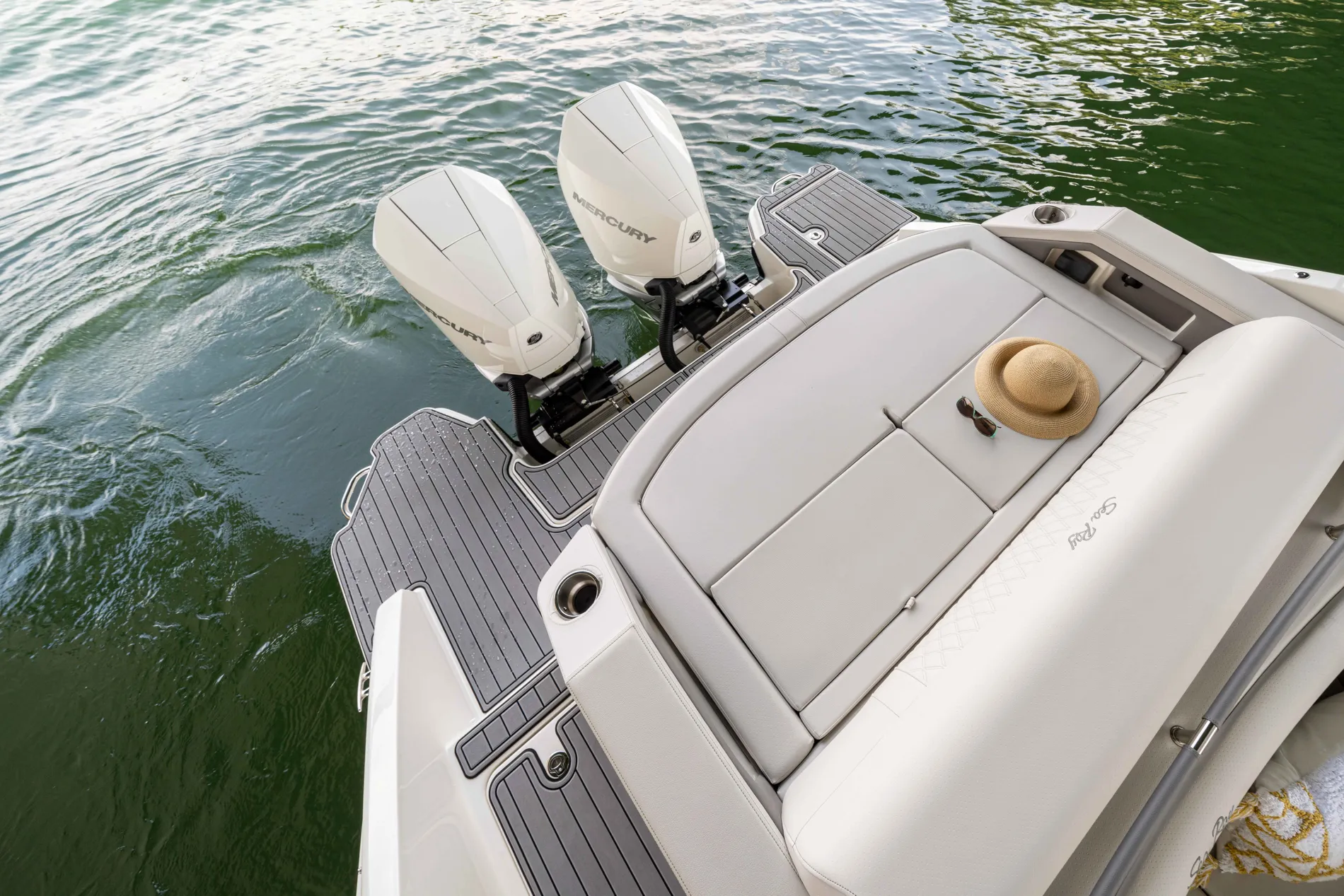 New 2027 Sea ray SLX 310 OB for Sale | Vancouver, BC | M&P Yacht Centre | 690259a5564df747b4034f89