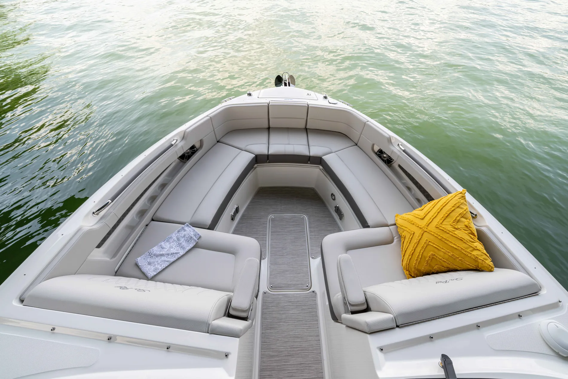 New 2027 Sea ray SLX 310 OB for Sale | Vancouver, BC | M&P Yacht Centre | 690259a5564df747b4034f89