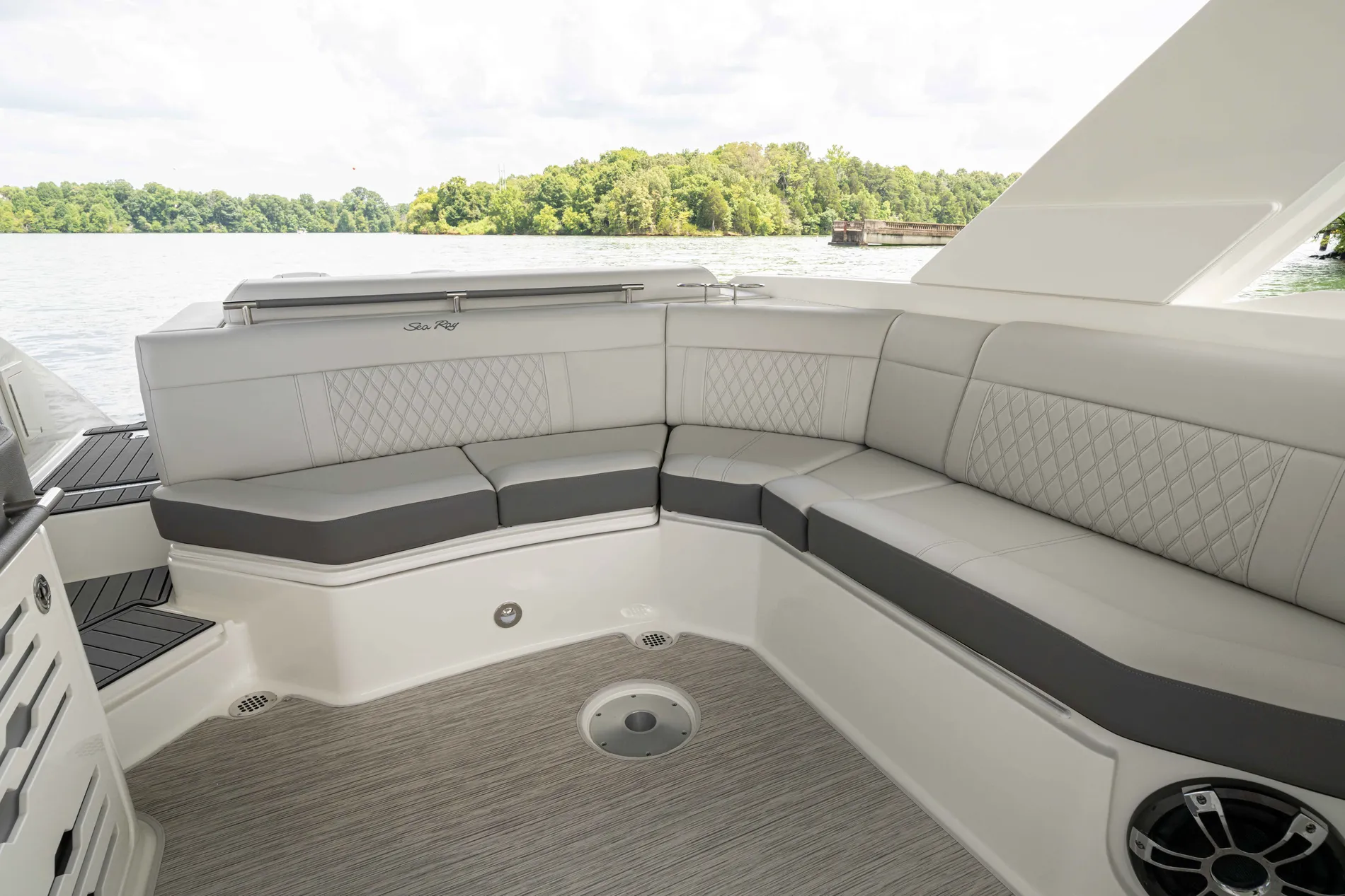 New 2027 Sea ray SLX 310 OB for Sale | Vancouver, BC | M&P Yacht Centre | 690259a5564df747b4034f89