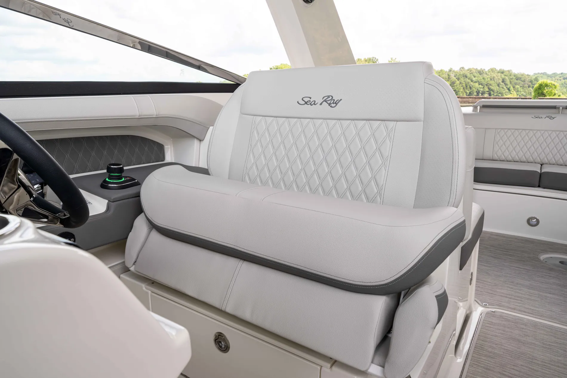 New 2027 Sea ray SLX 310 OB for Sale | Vancouver, BC | M&P Yacht Centre | 690259a5564df747b4034f89