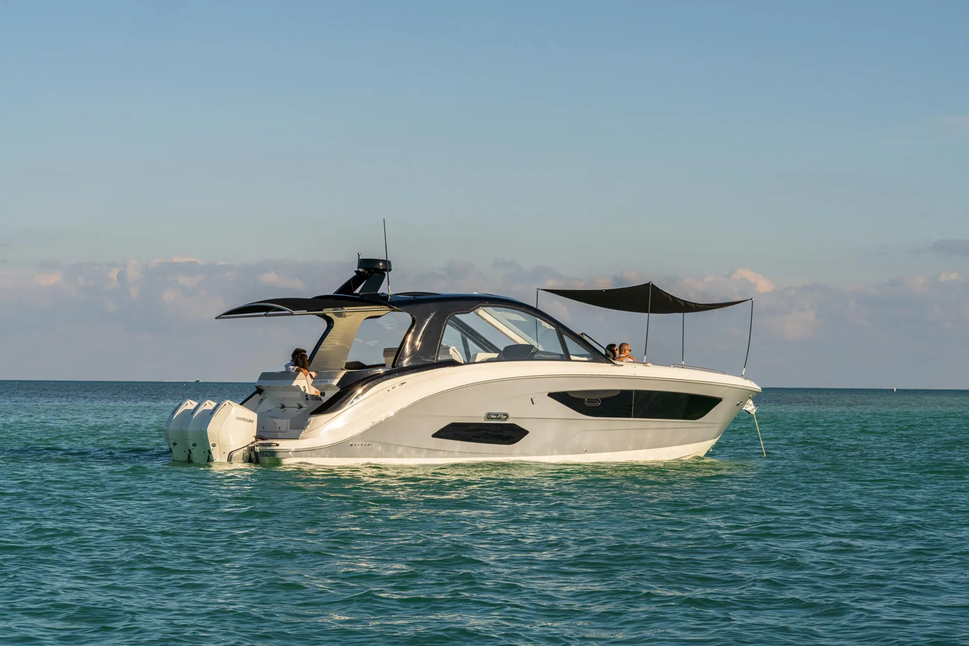 New 2027 Sea ray Sundancer 370 Outboard for Sale | Vancouver, BC | M&P Yacht Centre | 69025bdd98e9967935027d5e