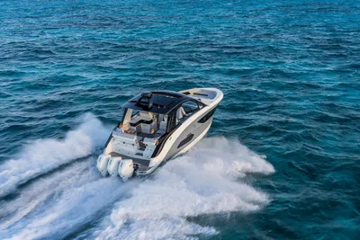 New 2027 Sea ray Sundancer 370 Outboard for Sale | Vancouver, BC | M&P Yacht Centre | 69025bdd98e9967935027d5e