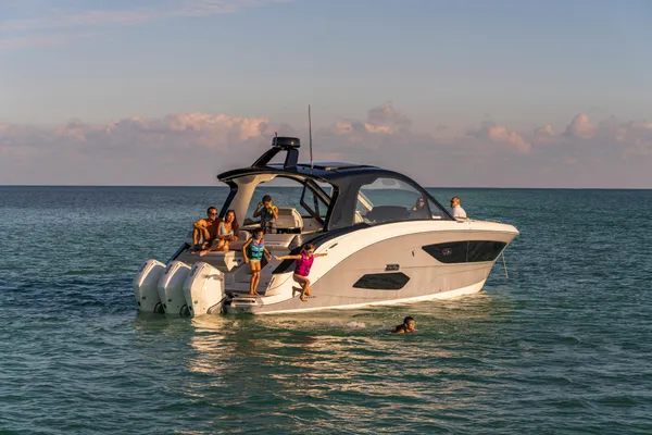 2027 Sea Ray Sundancer 370 OB