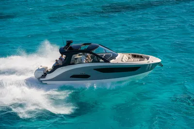 New 2027 Sea ray Sundancer 370 Outboard for Sale | Vancouver, BC | M&P Yacht Centre | 69025bdd98e9967935027d5e