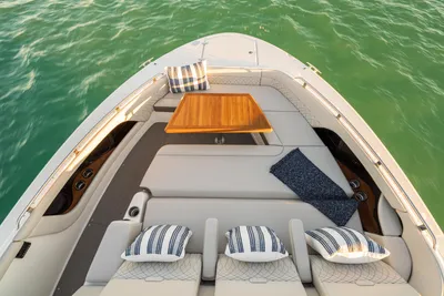 New 2027 Sea ray Sundancer 370 Outboard for Sale | Vancouver, BC | M&P Yacht Centre | 69025bdd98e9967935027d5e
