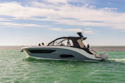 New 2027 Sea ray Sundancer 370 Outboard for Sale | Vancouver, BC | M&P Yacht Centre | 69025bdd98e9967935027d5e