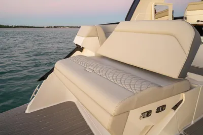 New 2027 Sea ray Sundancer 370 Outboard for Sale | Vancouver, BC | M&P Yacht Centre | 69025bdd98e9967935027d5e