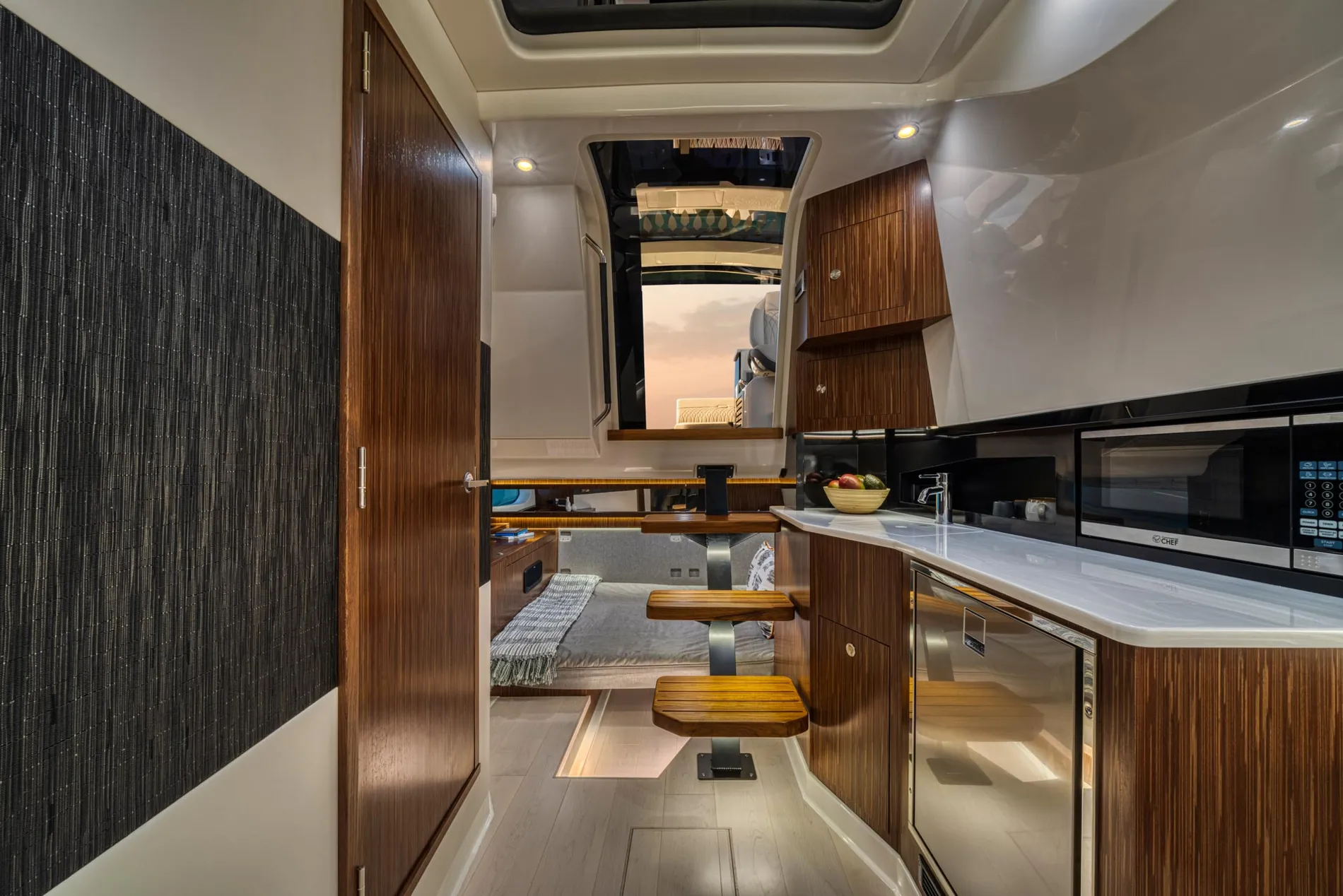 New 2027 Sea ray Sundancer 370 Outboard for Sale | Vancouver, BC | M&P Yacht Centre | 69025bdd98e9967935027d5e