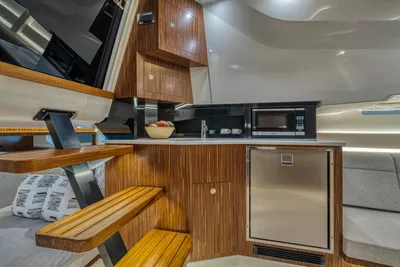 New 2027 Sea ray Sundancer 370 Outboard for Sale | Vancouver, BC | M&P Yacht Centre | 69025bdd98e9967935027d5e