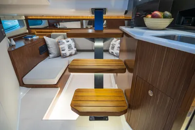 New 2027 Sea ray Sundancer 370 Outboard for Sale | Vancouver, BC | M&P Yacht Centre | 69025bdd98e9967935027d5e