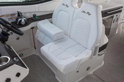 New 2027 Sea ray Sundancer 320 Outboard for Sale | Vancouver, BC | M&P Yacht Centre | 69025c84e3fe4b528f0f0028