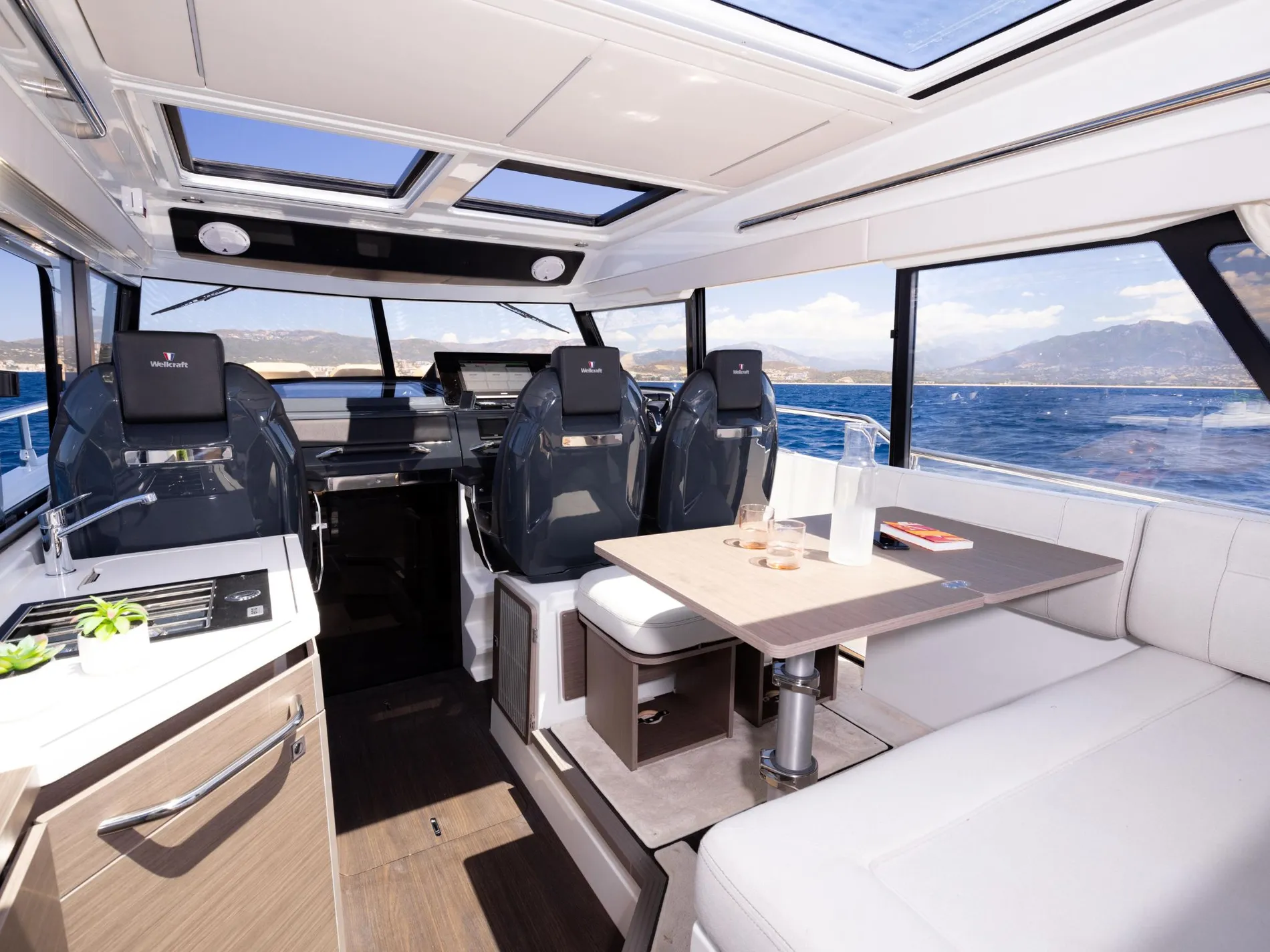 New 2027 Wellcraft 38 Explorer for Sale | Vancouver, BC | M&P Yacht Centre | 690273dfb2909f5cfa0c3741