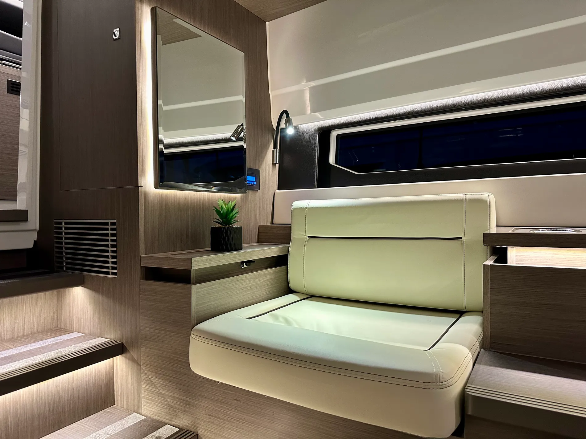 New 2027 Wellcraft 38 Explorer for Sale | Vancouver, BC | M&P Yacht Centre | 690273dfb2909f5cfa0c3741