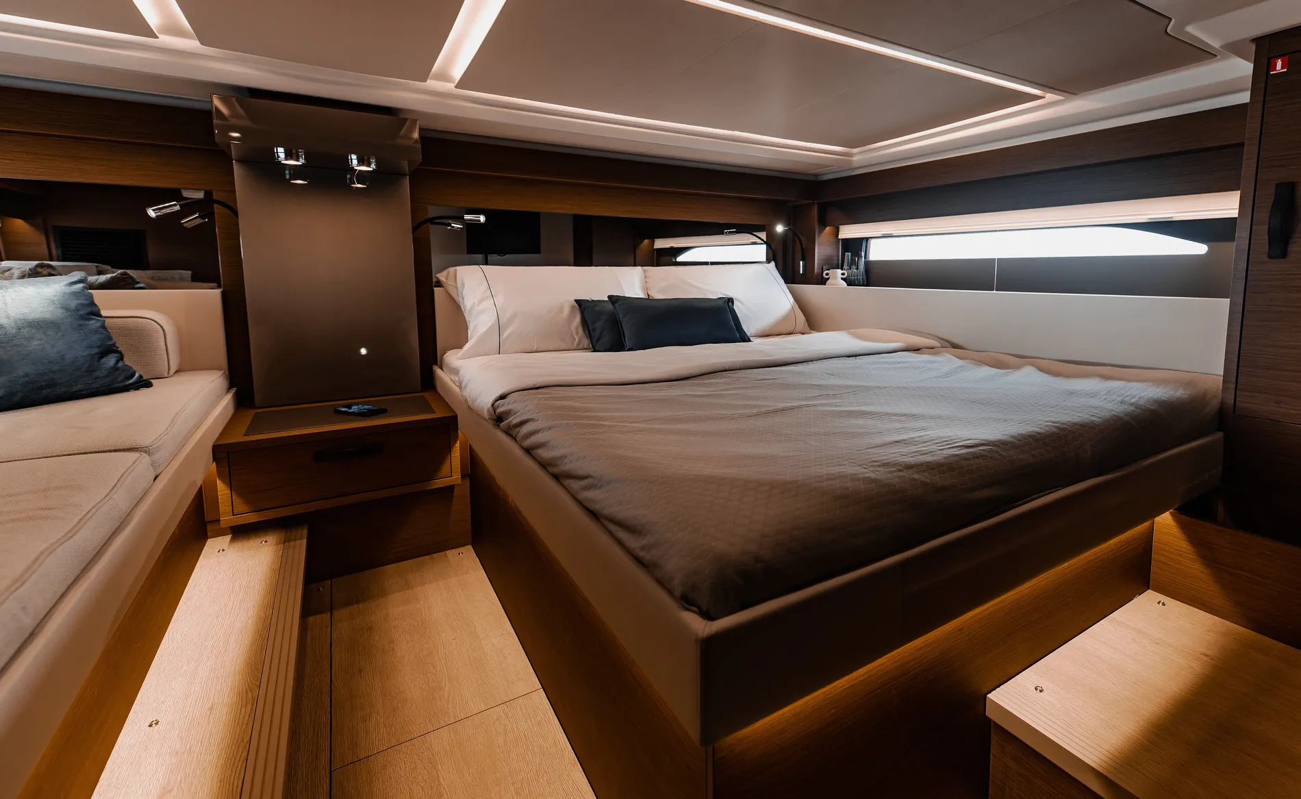 New 2027 Wellcraft 44 Explorer for Sale | Vancouver, BC | M&P Yacht Centre | 69027432bc8c427224024685