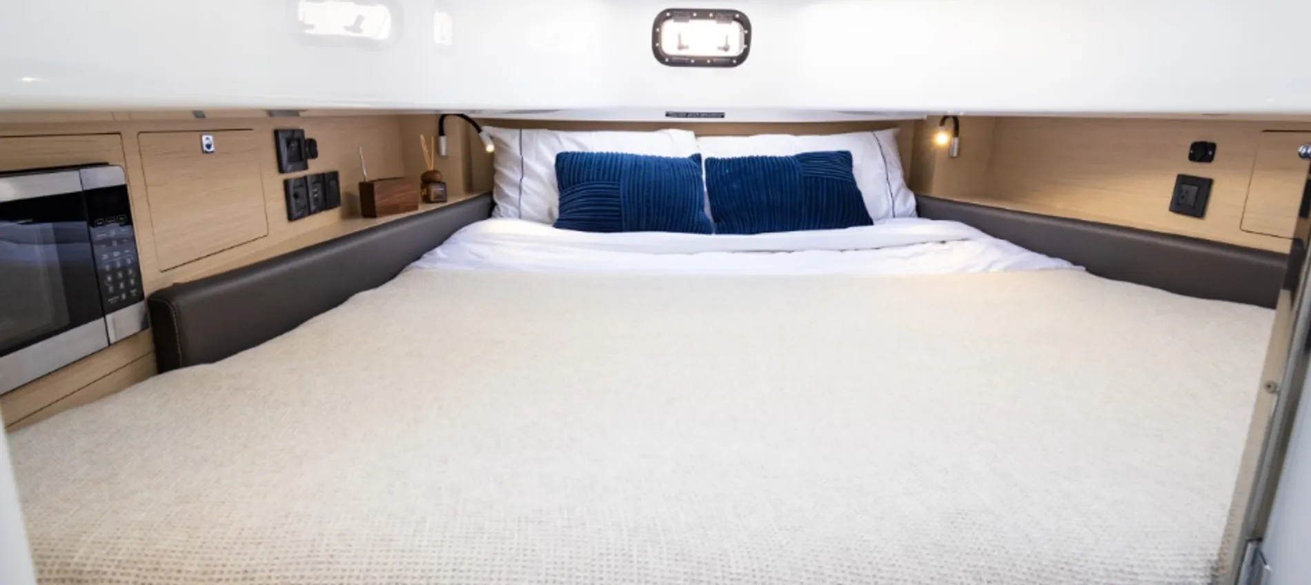New 2027 Wellcraft 38 T-Top for Sale | Vancouver, BC | M&P Yacht Centre | 690275454f3c8205530ab248