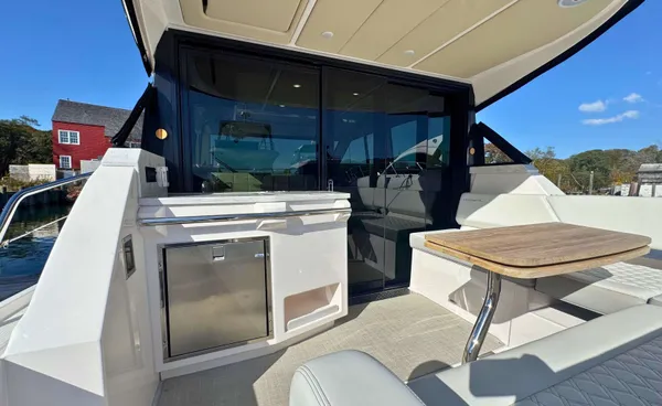2021 Regal 38 GC detail image 6