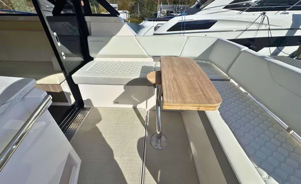 2021 Regal 38 GC detail image 10