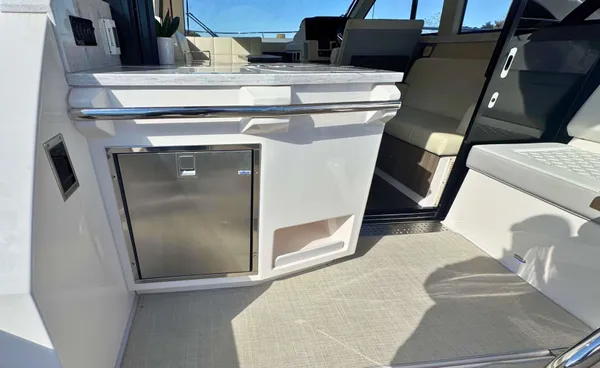 2021 Regal 38 GC detail image 14