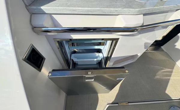2021 Regal 38 GC detail image 15