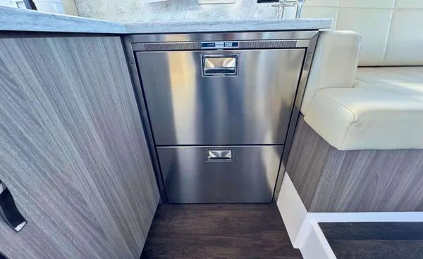 2021 Regal 38 GC detail image 20