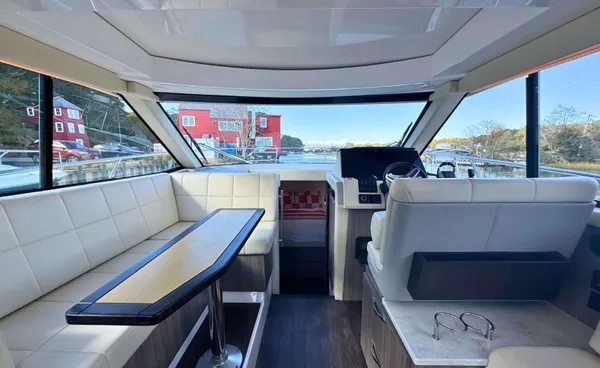 2021 Regal 38 GC detail image 22