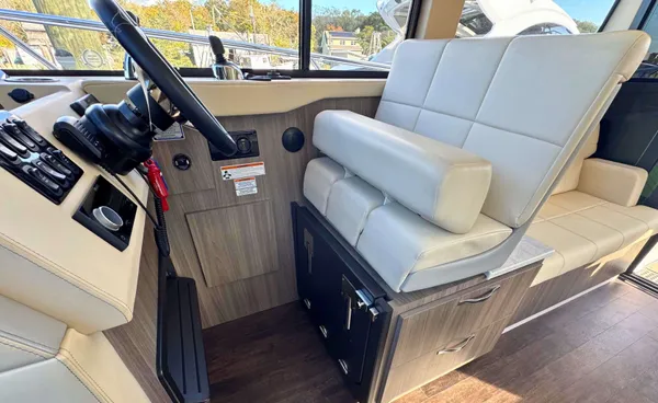 2021 Regal 38 GC detail image 25