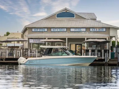New 2027 Boston whaler 330 Vantage for Sale | Vancouver, BC | M&P Yacht Centre | 6903fbdbc2e1fc6a7804a6f6