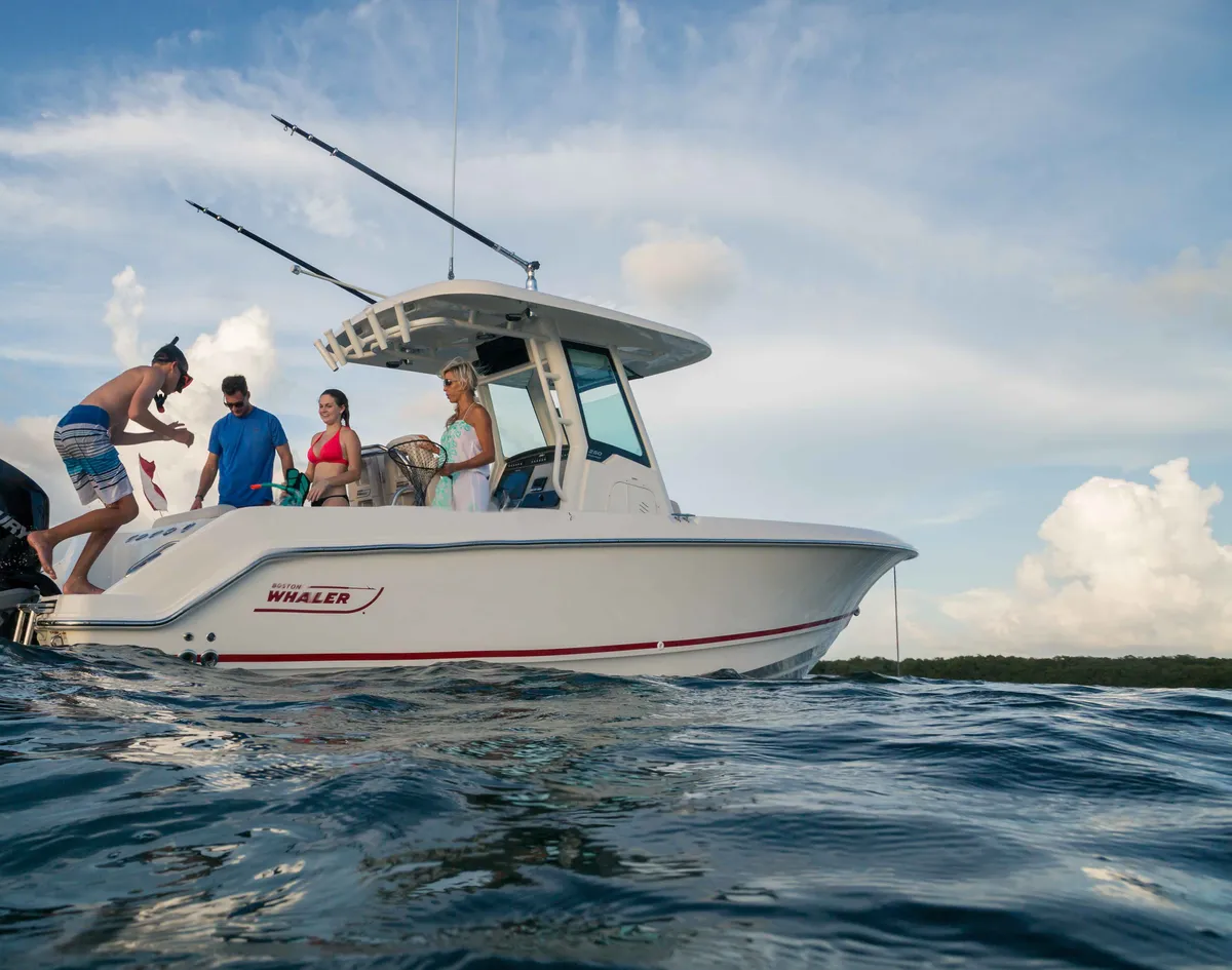 2027 Boston Whaler 250 Outrage-2