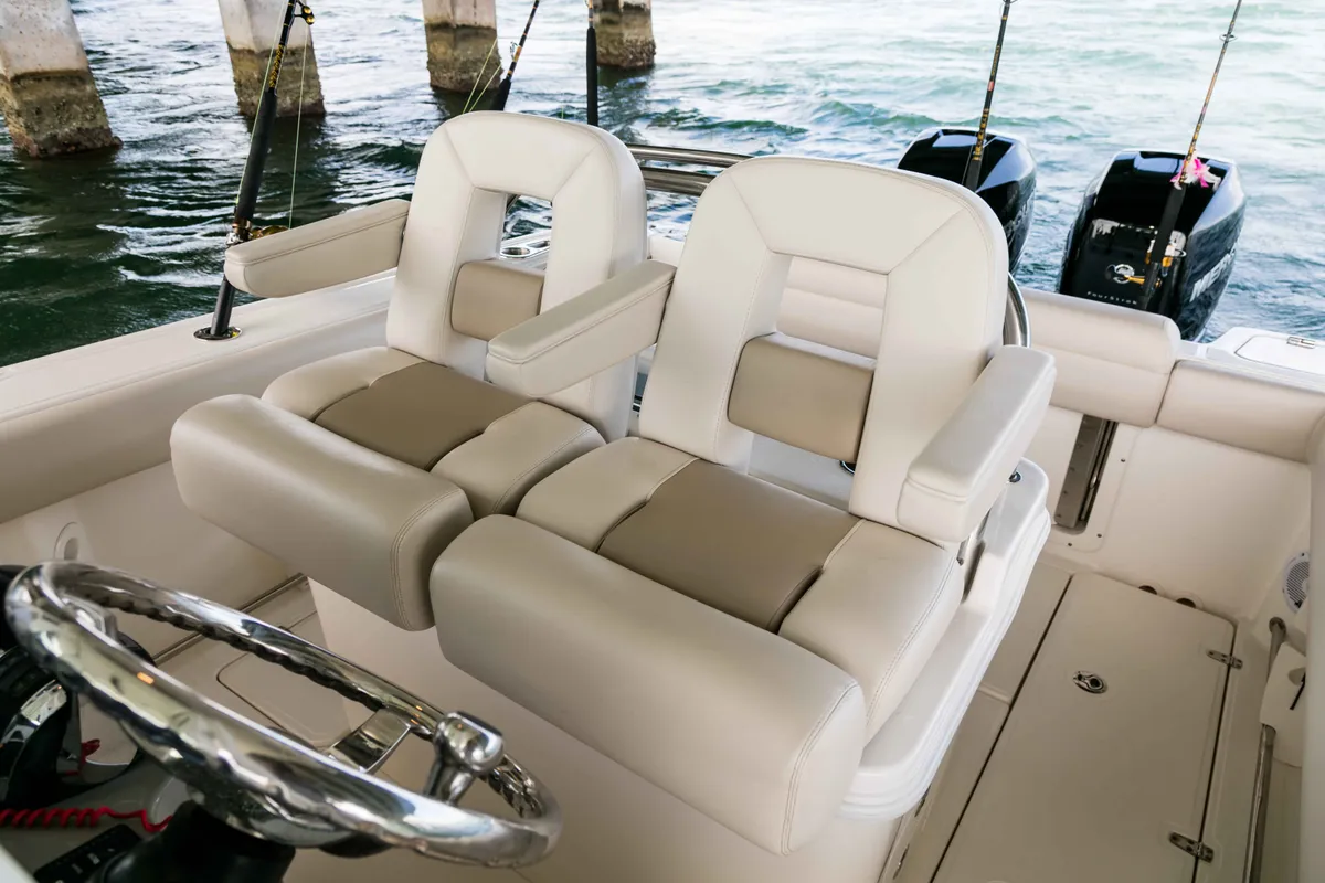 2027 Boston Whaler 250 Outrage-14