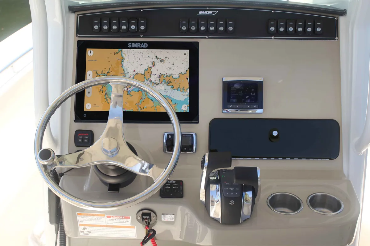 2027 Boston Whaler 250 Outrage-12
