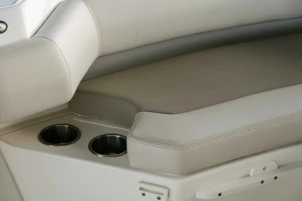 2027 Boston Whaler 250 Outrage-16