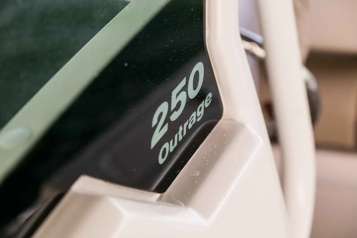 2027 Boston Whaler 250 Outrage-28