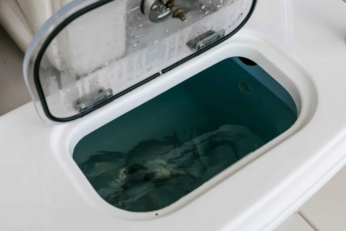 2027 Boston Whaler 250 Outrage-20