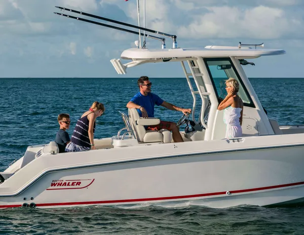2027 Boston Whaler 250 Outrage-31