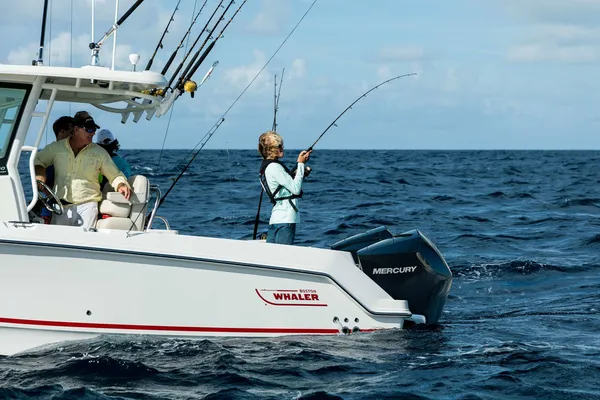 2027 Boston Whaler 250 Outrage-32