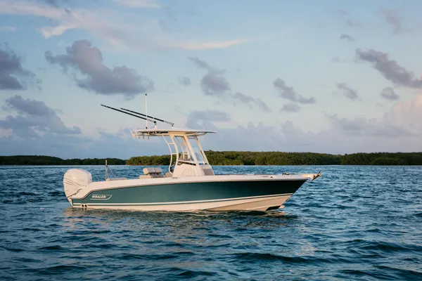 2027 Boston Whaler 230 Outrage -5