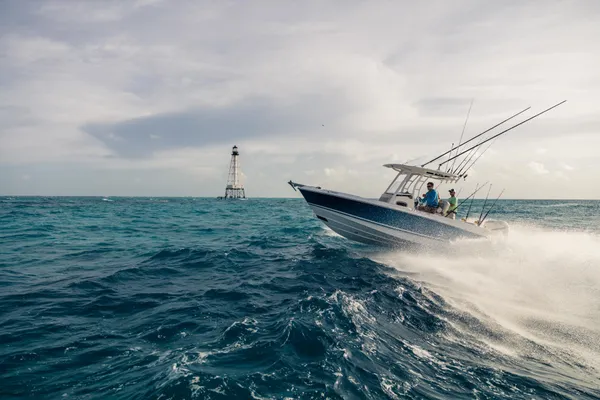 2027 Boston Whaler 230 Outrage -9