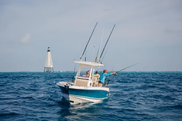 2027 Boston Whaler 230 Outrage -11