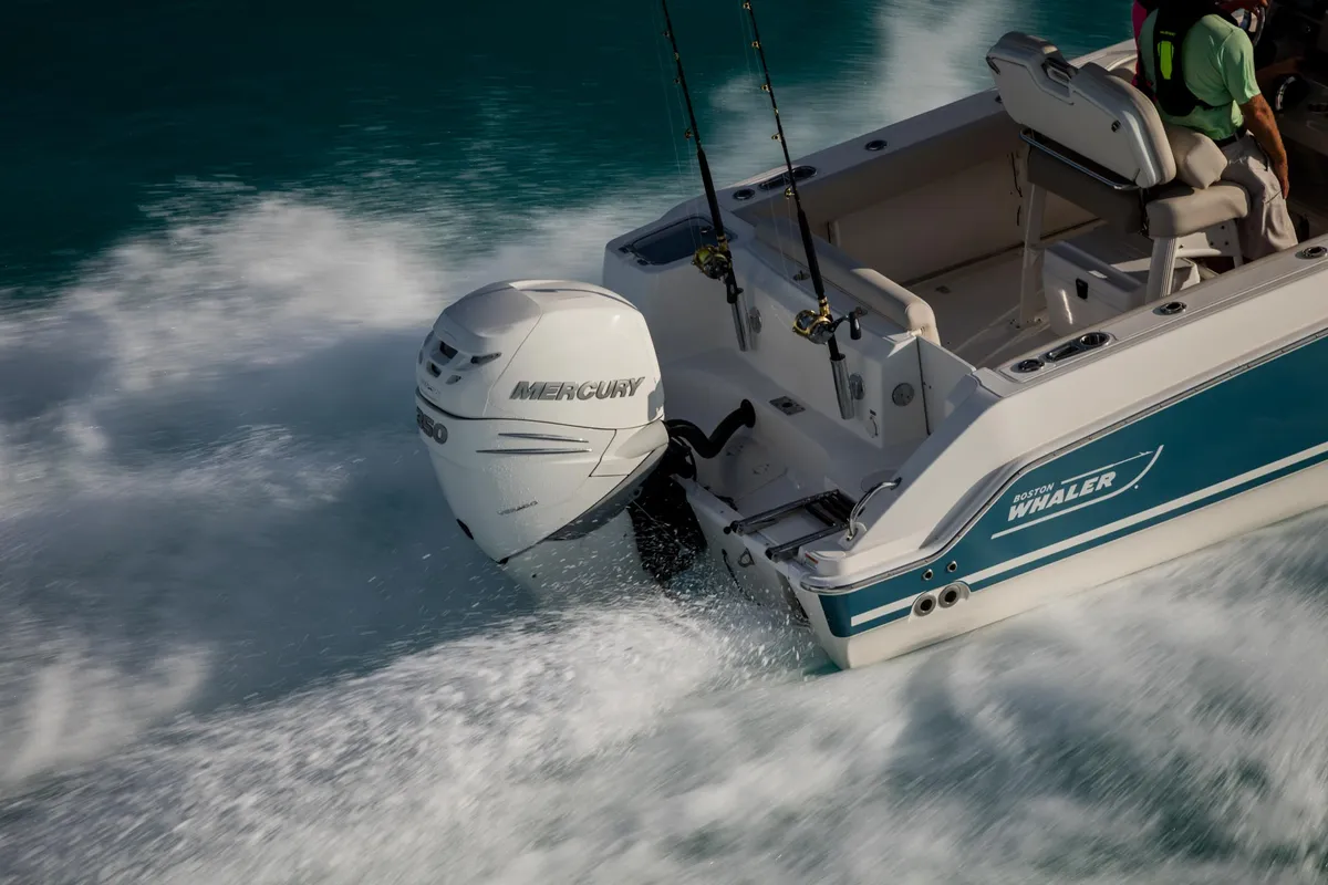 2027 Boston Whaler 230 Outrage -32