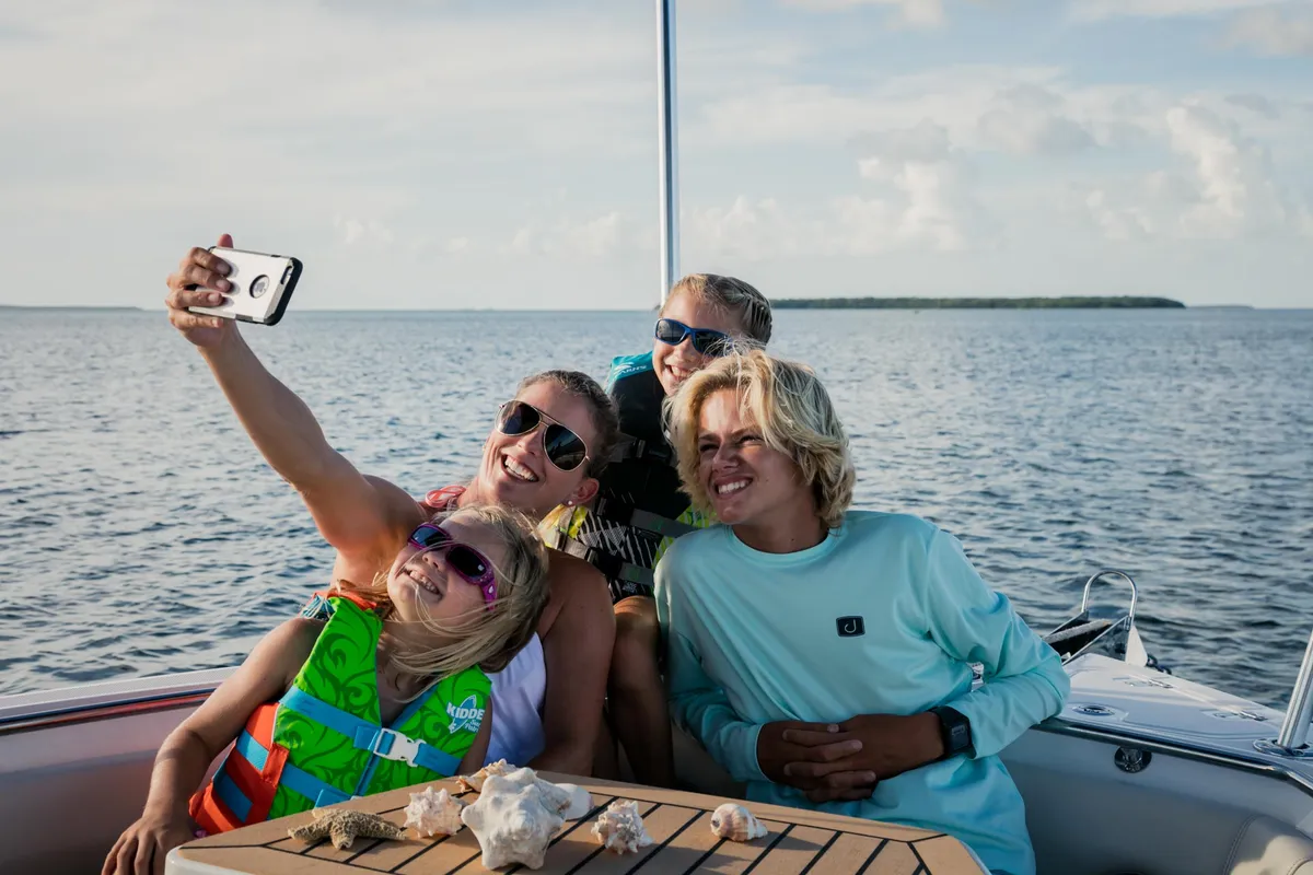 2027 Boston Whaler 230 Outrage -40